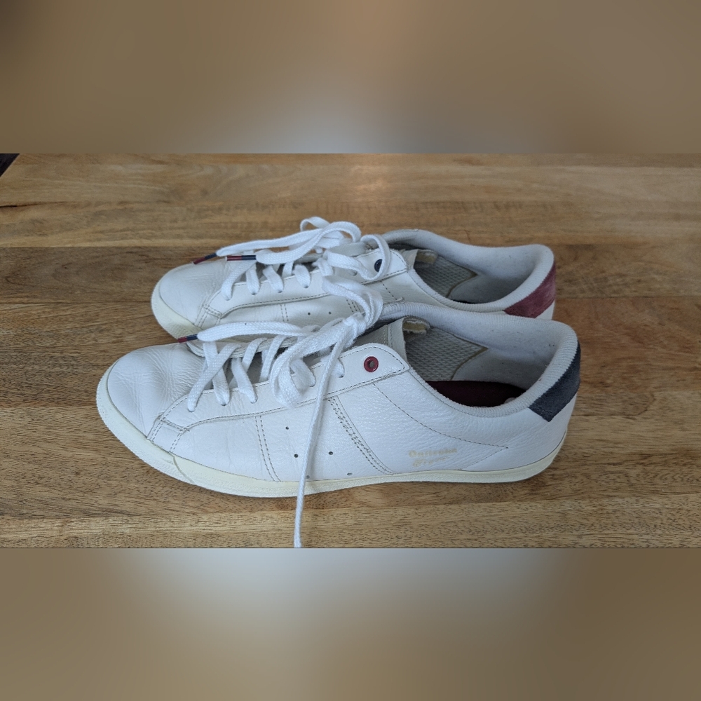 Tennis ! White Leather Sneakers asics - onitsuka tiger - men's 8 fits small.